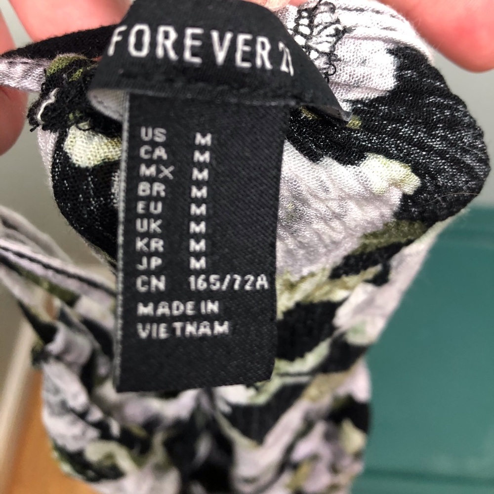 🌿 Forever 21 Cute Floral Romper Women’s Medium - Picture 3 of 3